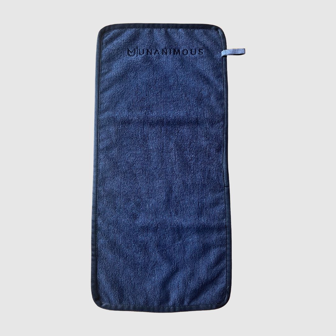 Compact, quick-drying 300 GSM microfiber towel, perfect for large gym equipment.