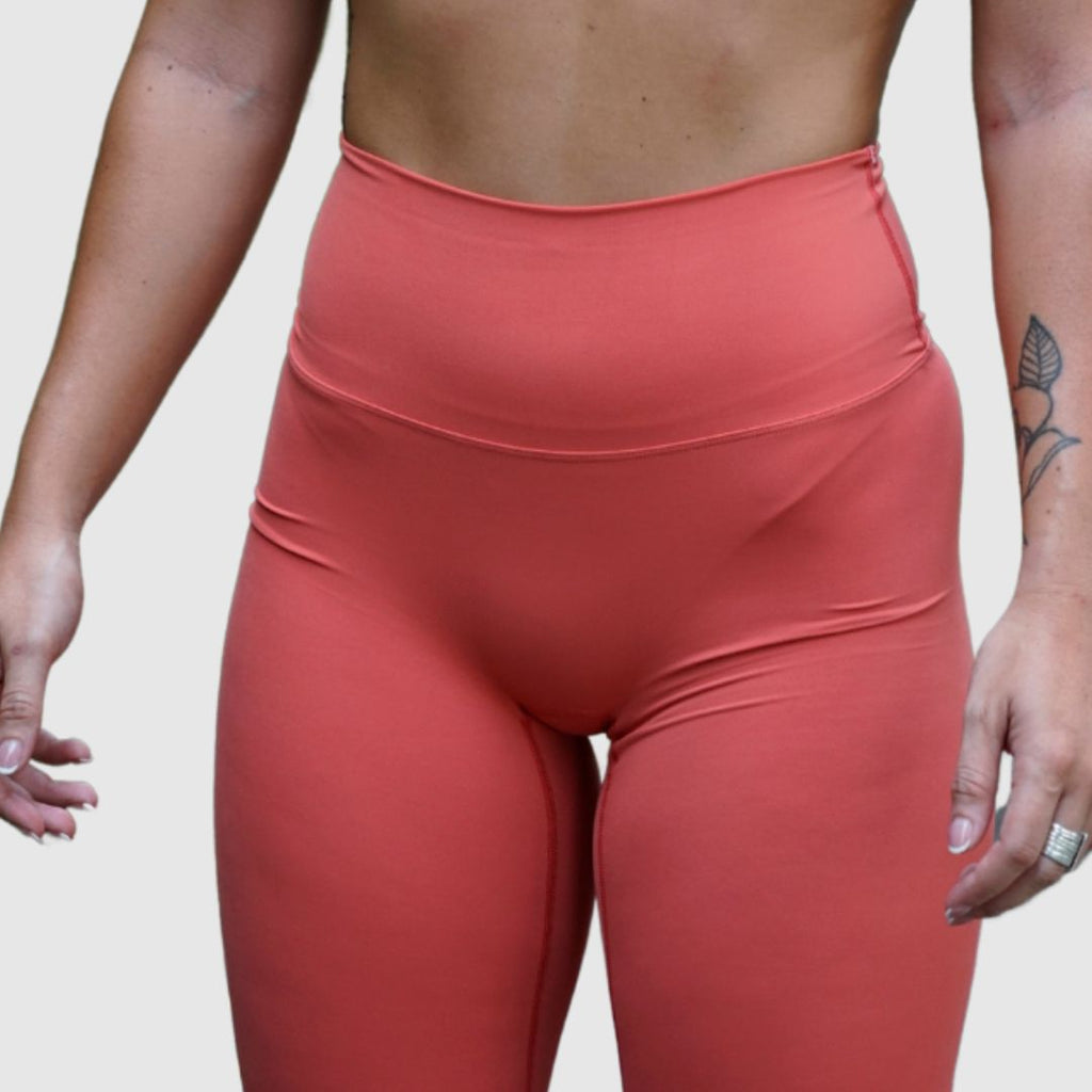Coral-Red Movement No Front Seam Leggings – Close-up of waistband and fabric detail