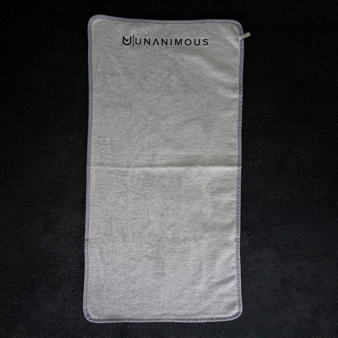 Large light grey cotton gym towel, 45x90cm, highly absorbent.