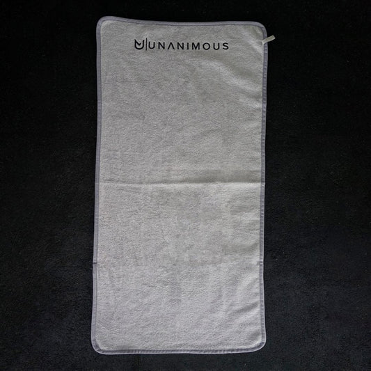 Large light grey cotton gym towel, 45x90cm, highly absorbent.