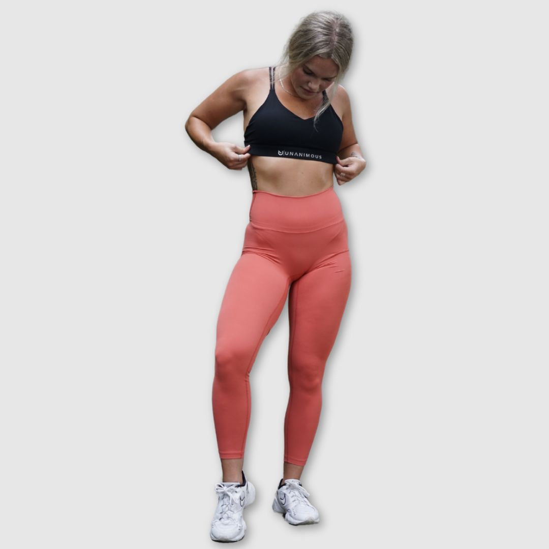 Movement Leggings with no front seam, high-waist, soft stretchy fabric, squat-proof, breathable, perfect for workouts and yoga.